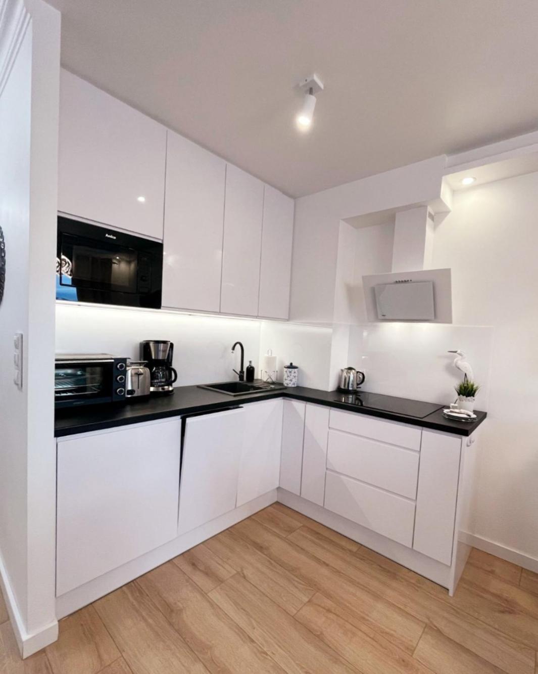 Apartamenty Bryza - Kwartal Rozy Wiatrow - Garaz ชวีโนวิชแจ ภายนอก รูปภาพ