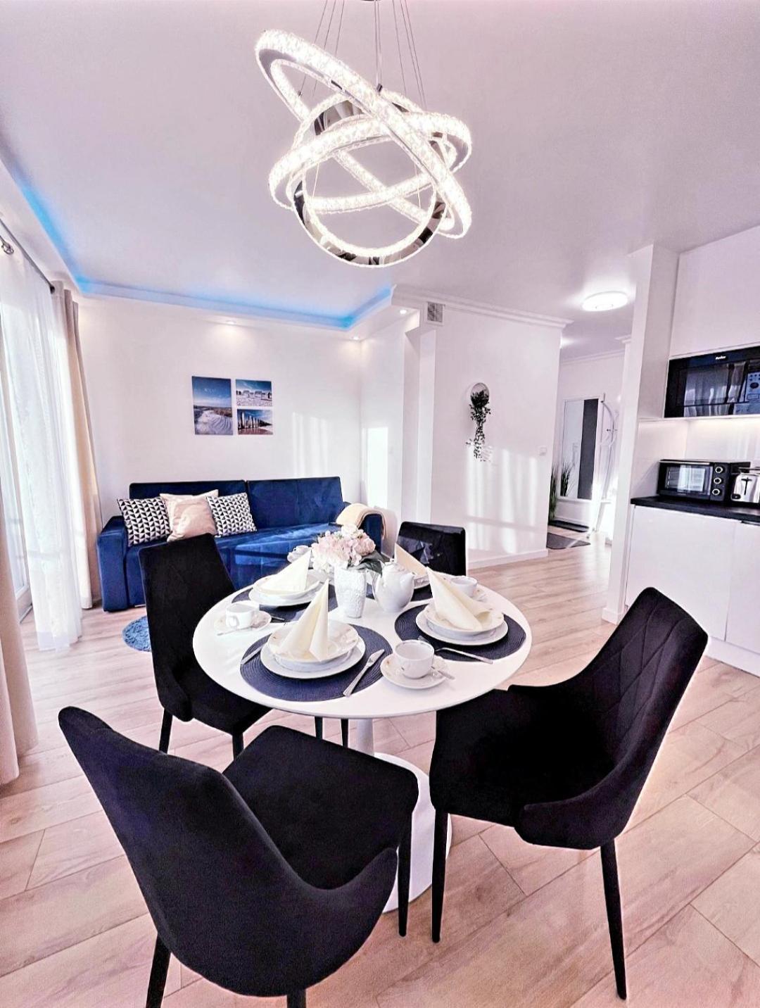 Apartamenty Bryza - Kwartal Rozy Wiatrow - Garaz ชวีโนวิชแจ ภายนอก รูปภาพ